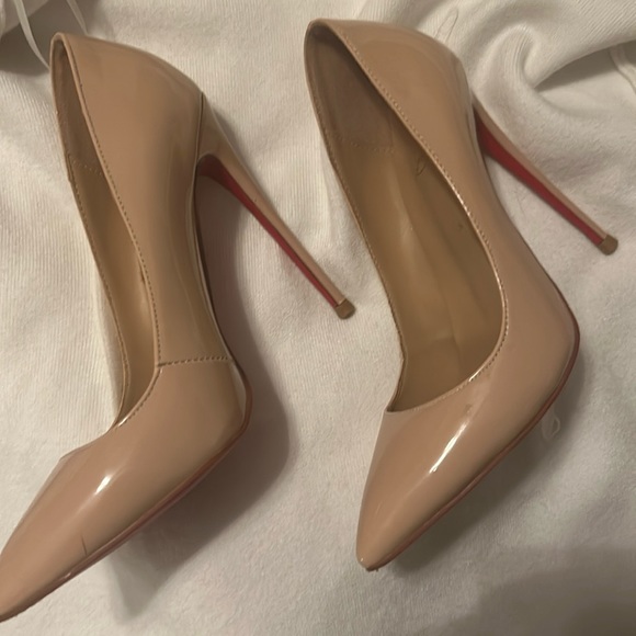 Size 7 Louis Vuitton - Picture 1 of 3